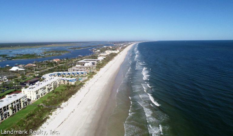 Neighborhoods at Crescent Beach that have a clubhouse.